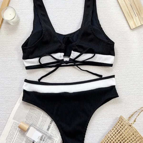 adamari lopez en bikini.jpg