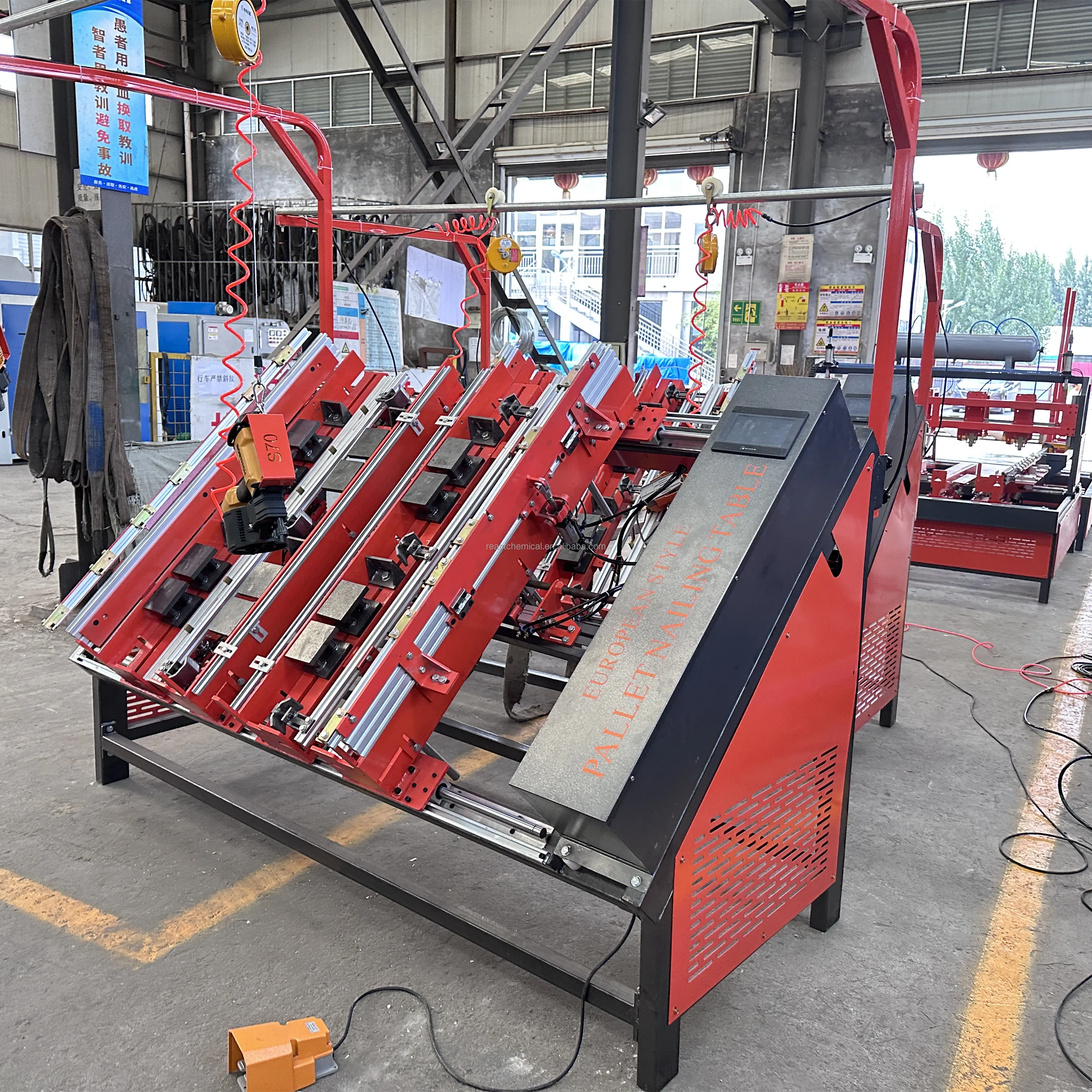 Hot Selling Automatic Wood Pallet Making Machine Europe Stringer Pallet Nailing Machine for Farms at Competitive Price