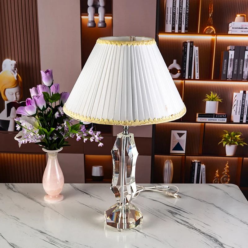 Design Unique Élégant et Moderne Décoration Chambre à Coucher Maison Lampe de Bureau Pratique en Verre Cristal