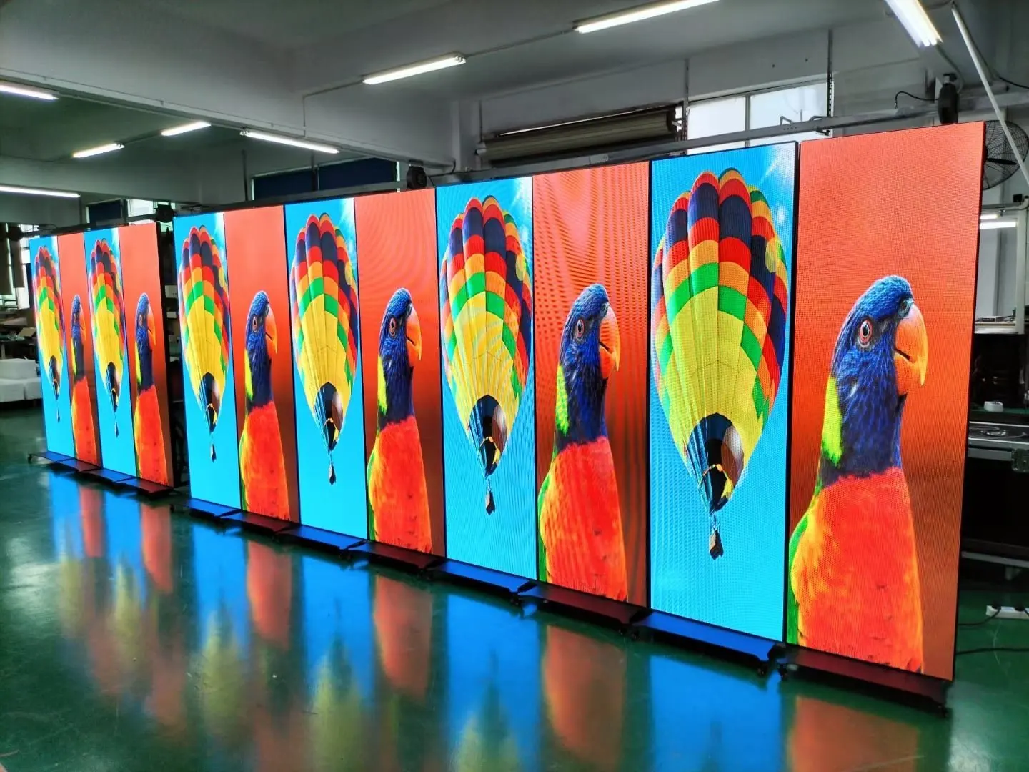 USER P1.53 P1.86 P2 P2.5 Vehicle Led Screen Poster Holder Led Floor Standing Display Panel Led Advertising  Poster Sign