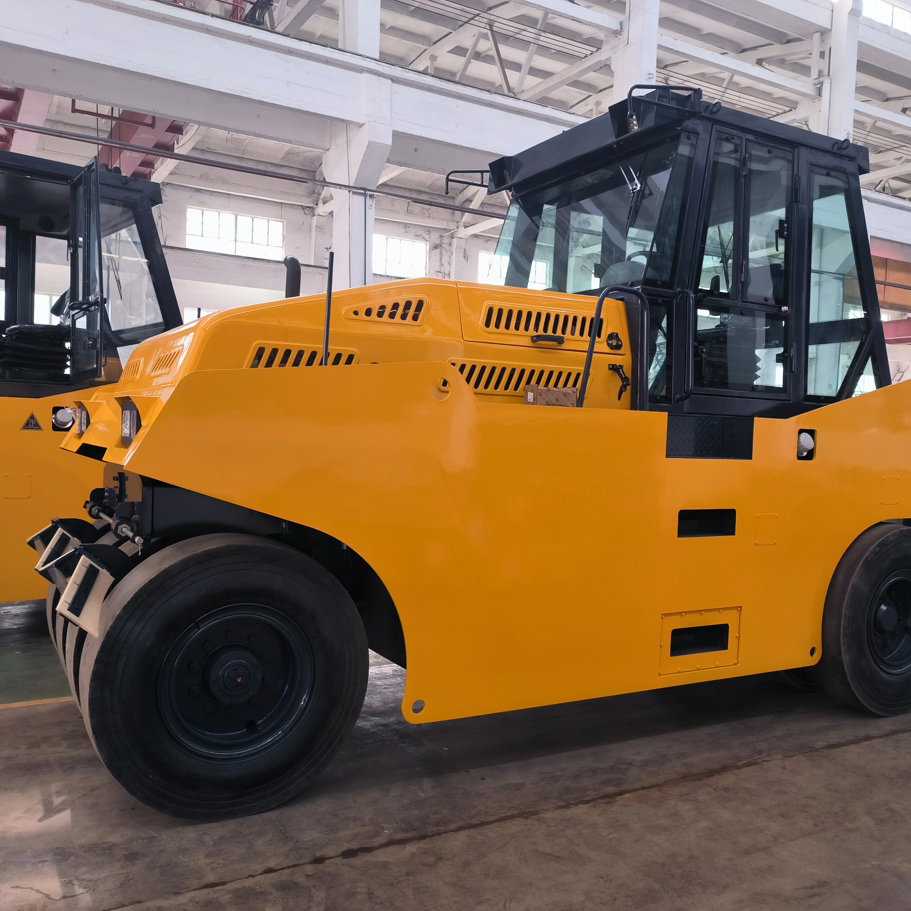 Shanbo 20 Ton Ride-on Road Roller 30 Ton 16 Ton Asphalt Pneumatic Tire Roller 10 Ton Chinese Construction Machinery Wheel Roller