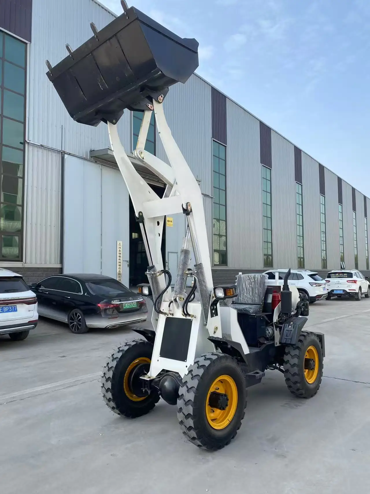 High Quality Electric Forklift Truck for Sale Low Price with Lifting Height Feature supplier