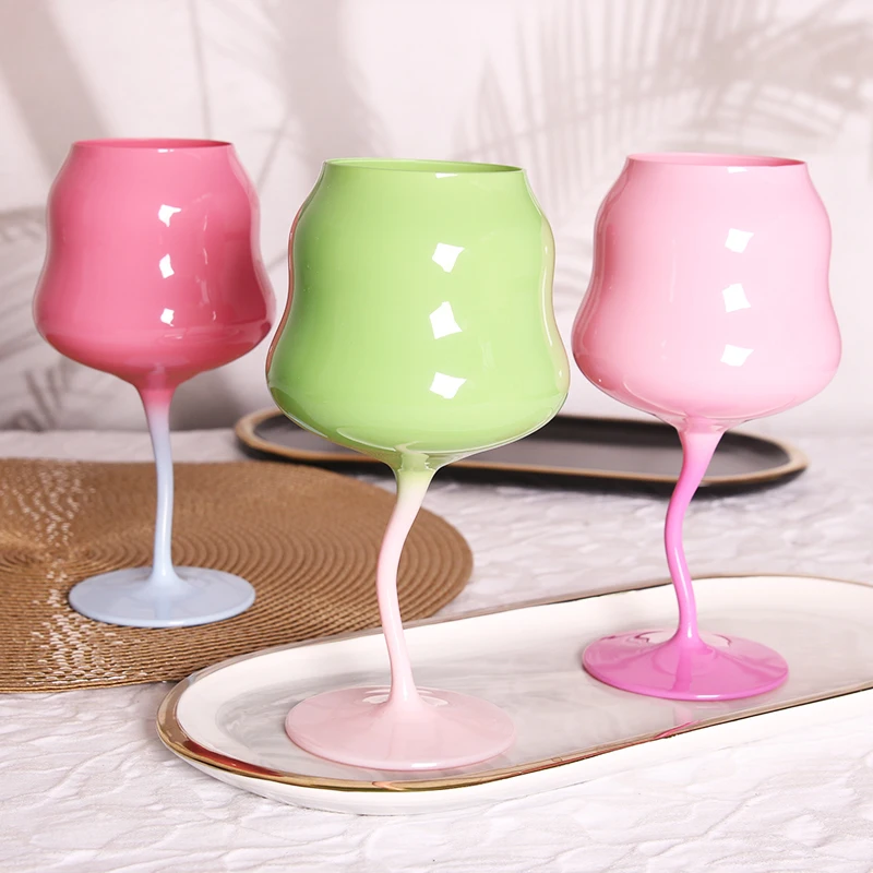 2023 New Arrival Handmade Cream Color Twisted Stem Glass Wine Glass Chinese Crystal Glassware for Giveaways