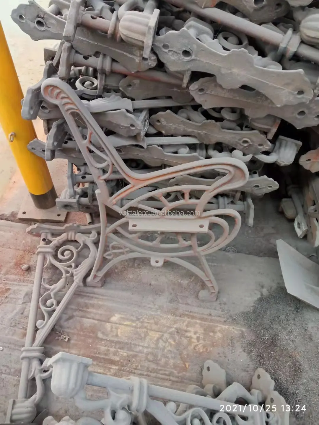 Ductile Cast Iron Bench Leg For Garden Park Project Aluminium Bollard