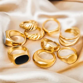 Wholesale Personalized Vintage Gold Plated Stainless Steel Rings Black Gold Enamel Signet Jewelry for Men and Women
