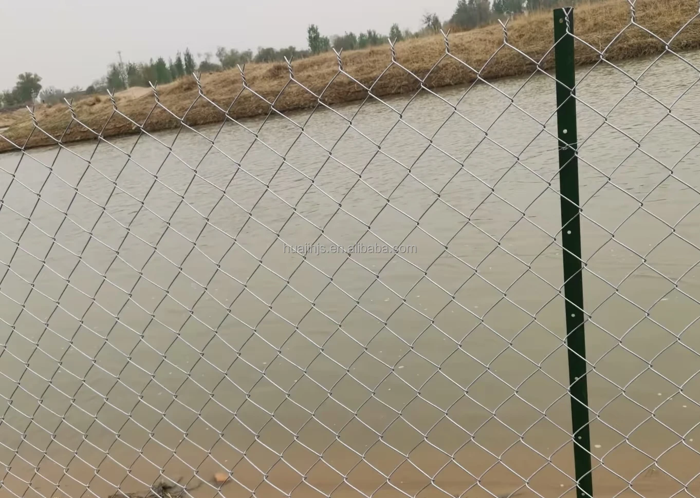 Commercial 180ft Chain Link Fence Rolls with Angled Top Hot Dipped  Galvanized Steel for Farms Tennis Courts Sports Fencing