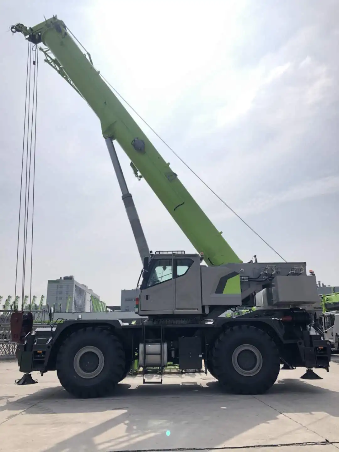 Zoomlion Mobile Crane 110 Ton Rough Terrain Crane ZRT1100