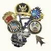 Monedas conmemorativas de diversas formas.