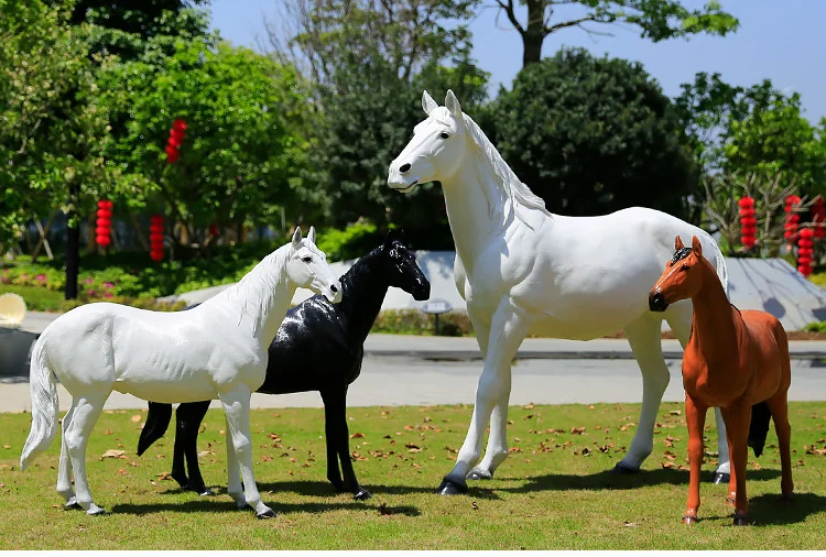 Artificial Handmade Life Size Animal Sculptures  Fiberglass Painting Horse Statues Lawn Party Decor Props White Brown Horses