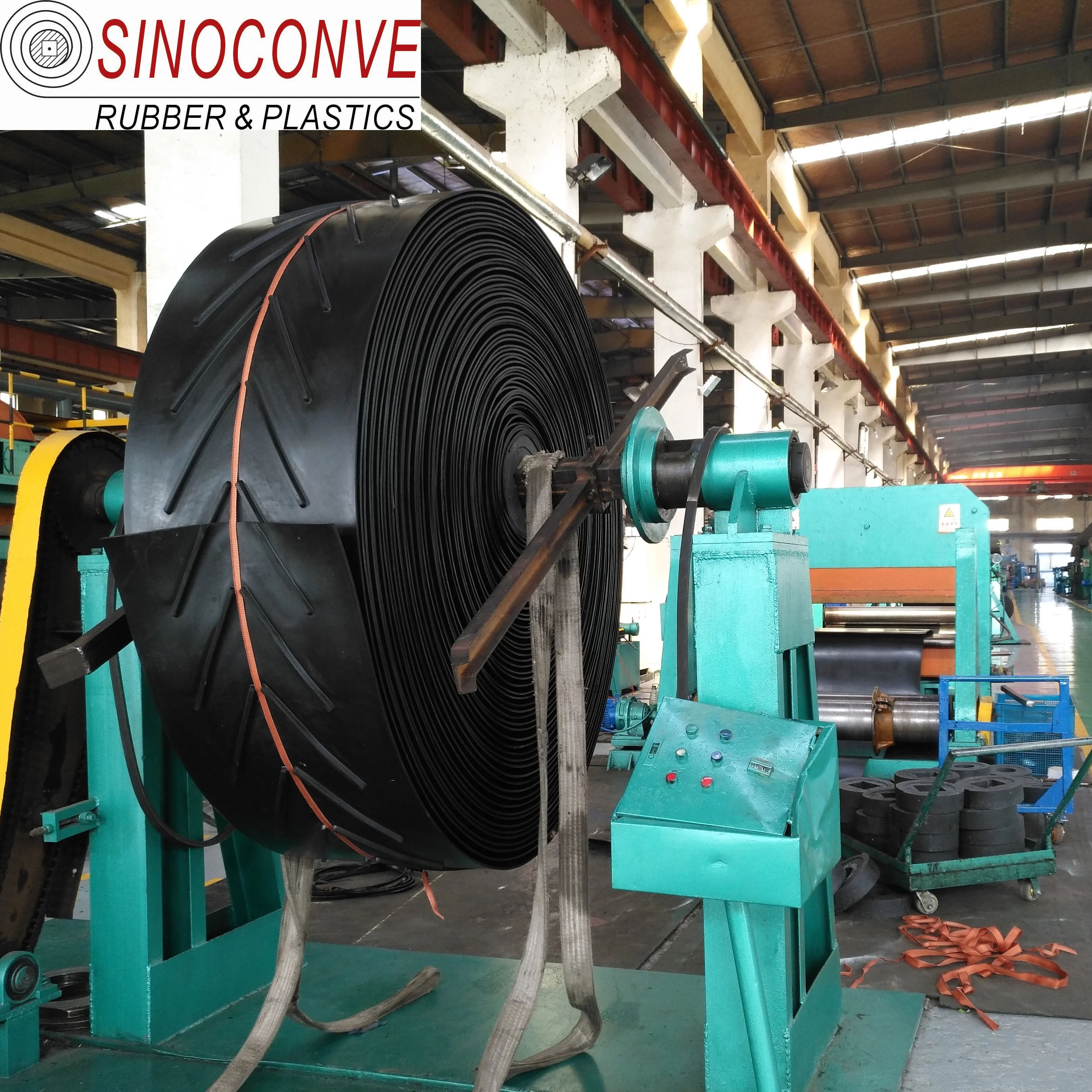Open v Shaped Tilting Conveyor Belt with Paddle