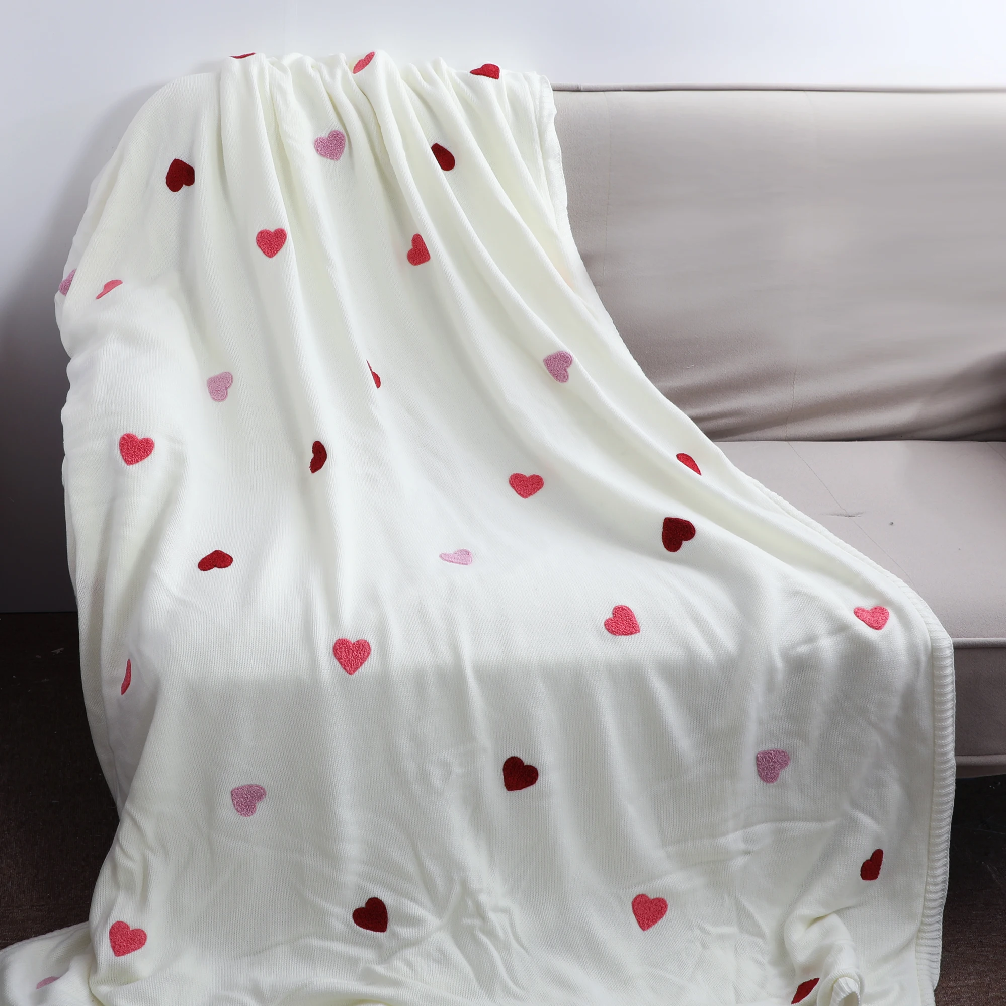 Lançamento de Plush Tricotado com Bordado