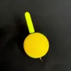 Lumière changeante de couleur de boule jaune
