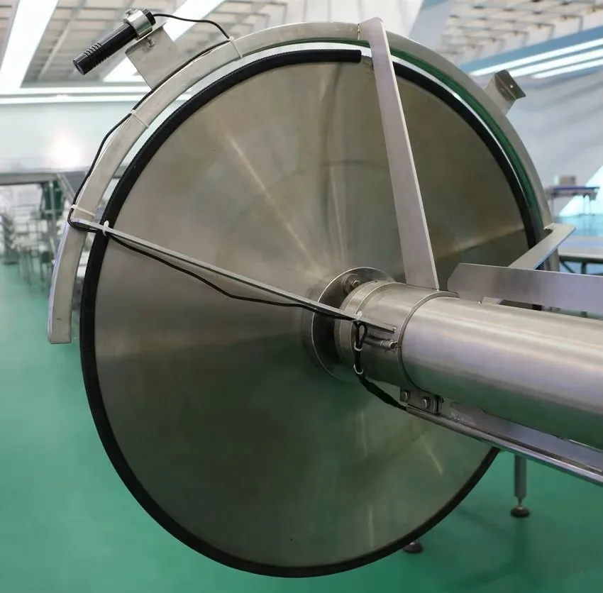 Adjustable circular saw with 360-degree rotating saw head for flexible processing