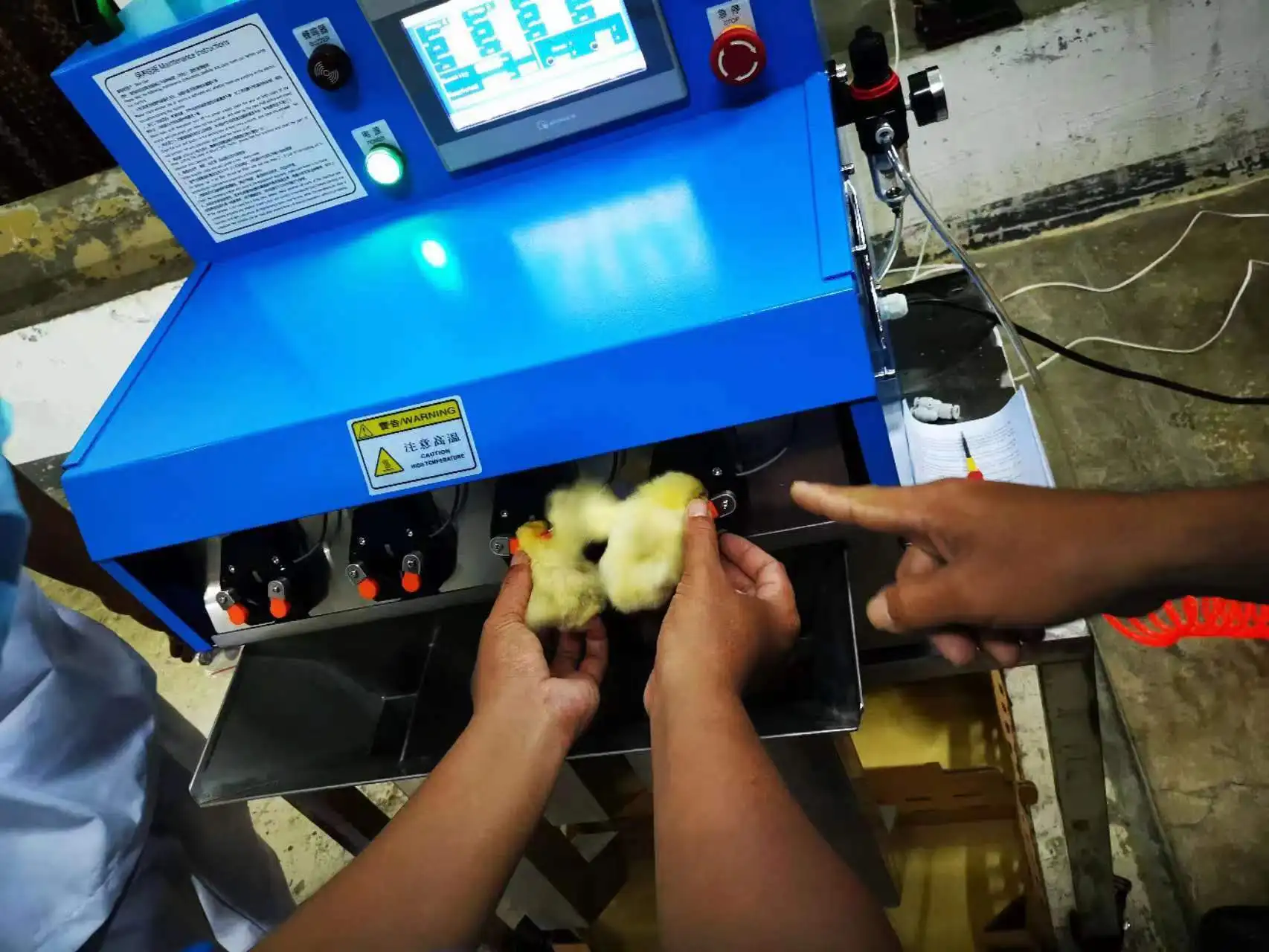 Big Farm Use Automatic Electric Debeaker Mouth Cutter Chicken Debeaking ...