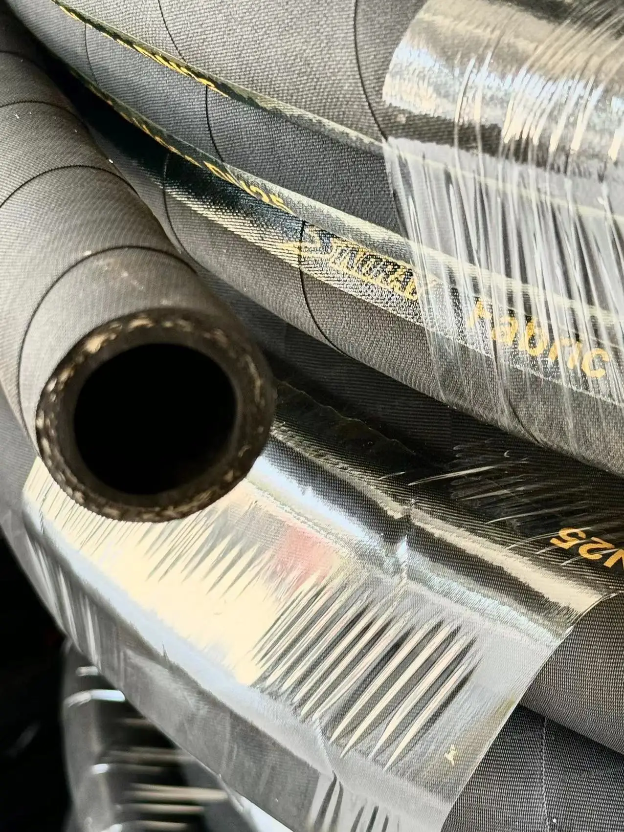High-pressure Rubber Hose 3/8 EN853 1SN/2SN/4SN Oil-resistant and Wear-resistant Hydraulic Hose