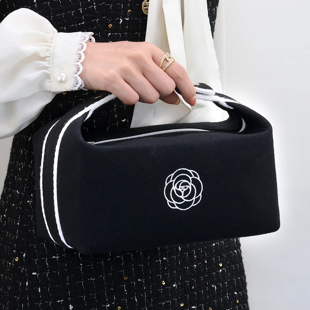 Wholesale Luxury Cosmetic Bag Portable Durable Canvas Handheld Travel Makeup Bag Zipper Lipstick Toiletry Pouch Bag for Women