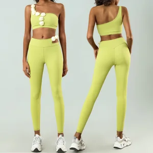 Roregal New One Shoulder 3D Flower Decoration Yoga Bra Set High Waist Hip Lifting Yoga Leggings 2 Piece Yoga Sets