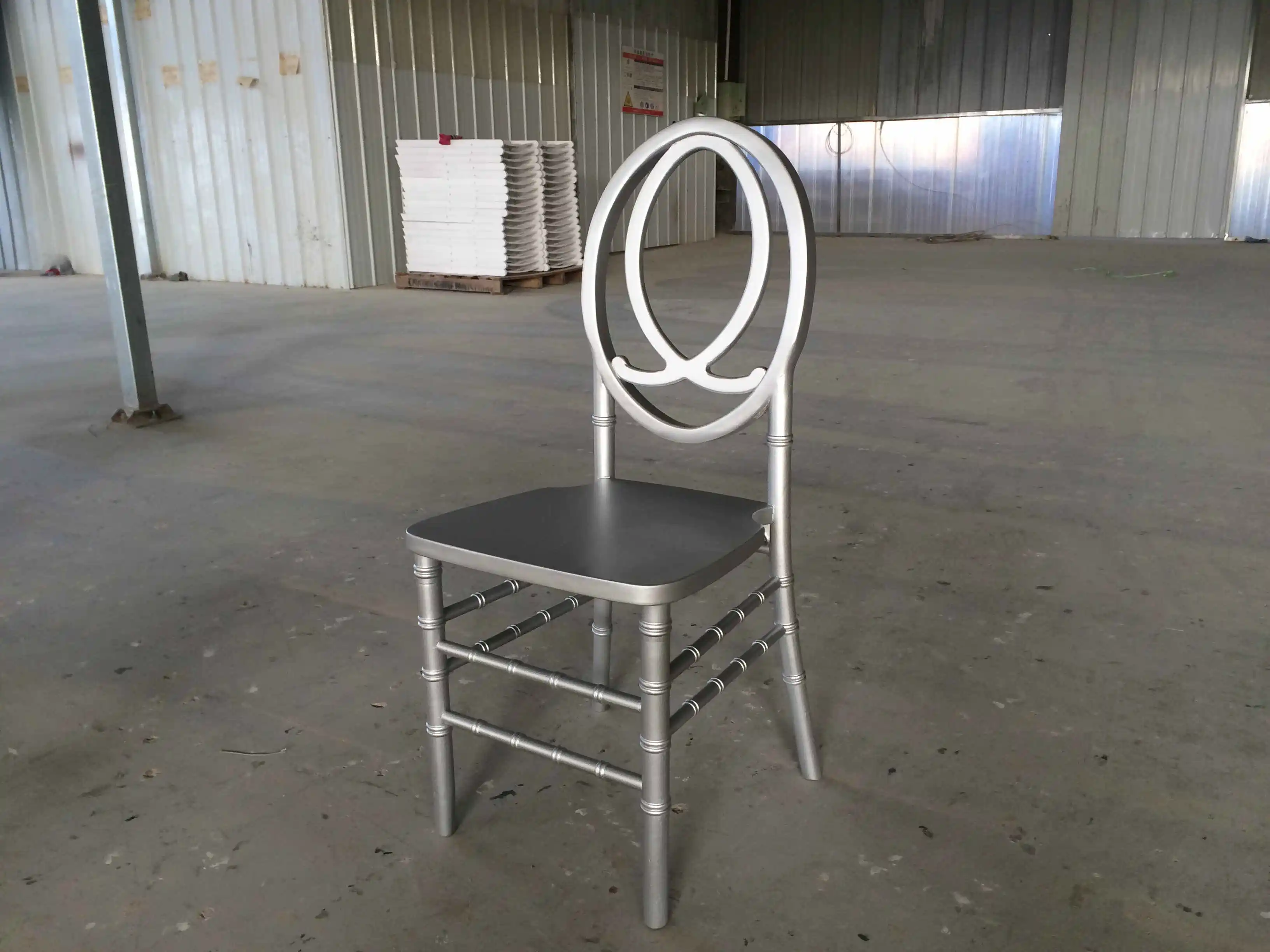 
Оптовая продажа, стул chiavari phoenix для свадебного банкета из золотистого и серебристого дерева 