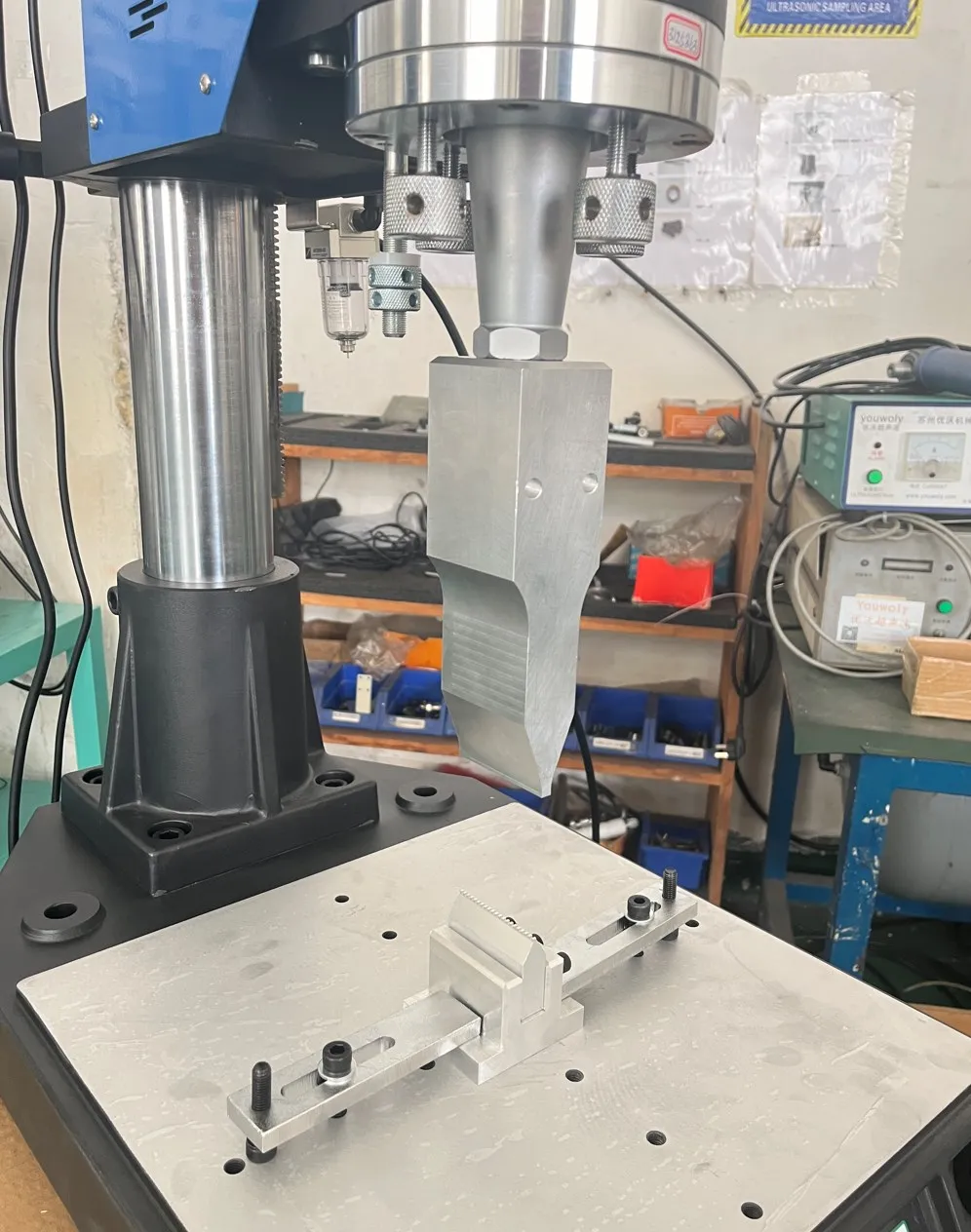 Ribbons Lanyards Hook and Loop Material Strap Ultrasonic Cutter  Machine for Textile Nonwoven Fabrics Cutting