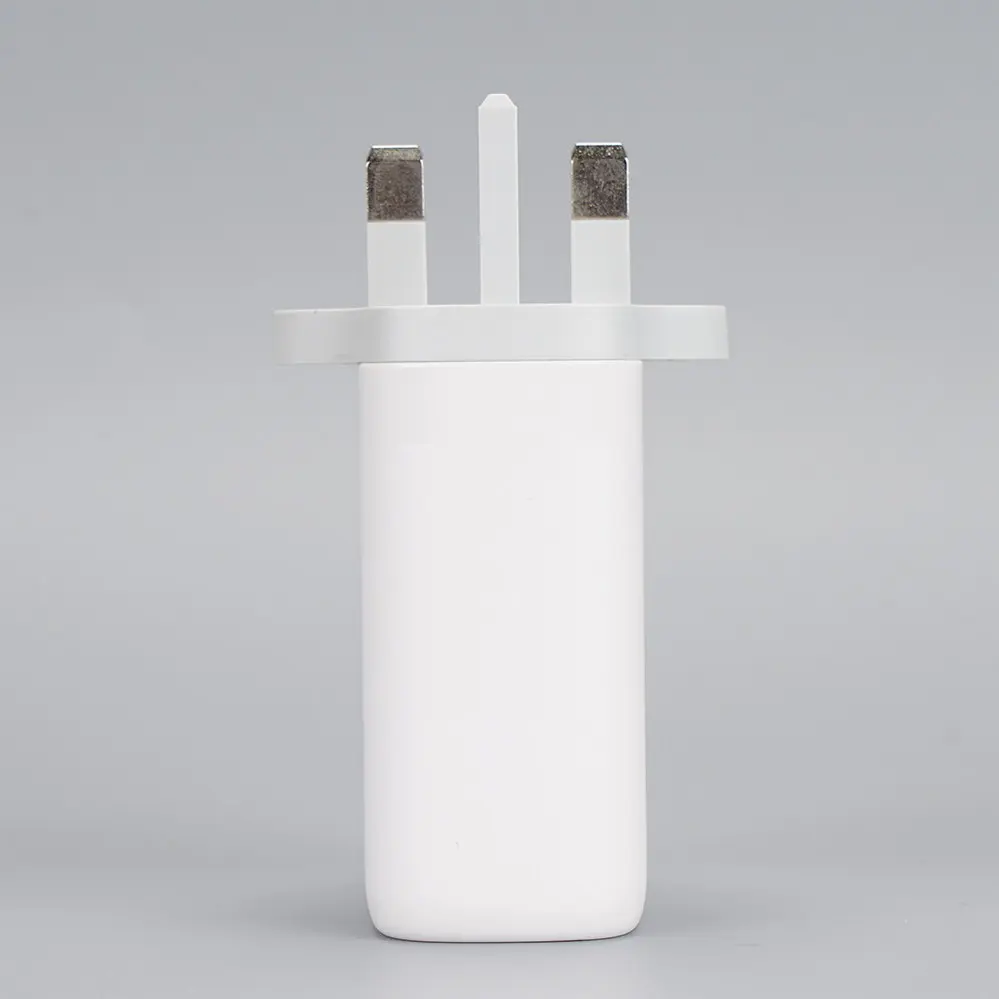 UK/England Plug 1 USB-A + 1 USB Type-C White With Indicating Light Travel/Wall charger 110V-230V 2045