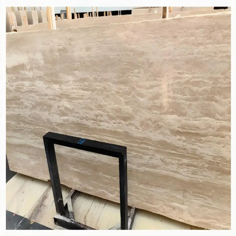 Moderne beige Travertin-Großplatten für Bodenbeläge und Wandfliesen – Hotelqualität mit 1-jähriger Garantie, polierte Oberfläche, grafisches Design für Wohnraum-Dekoration