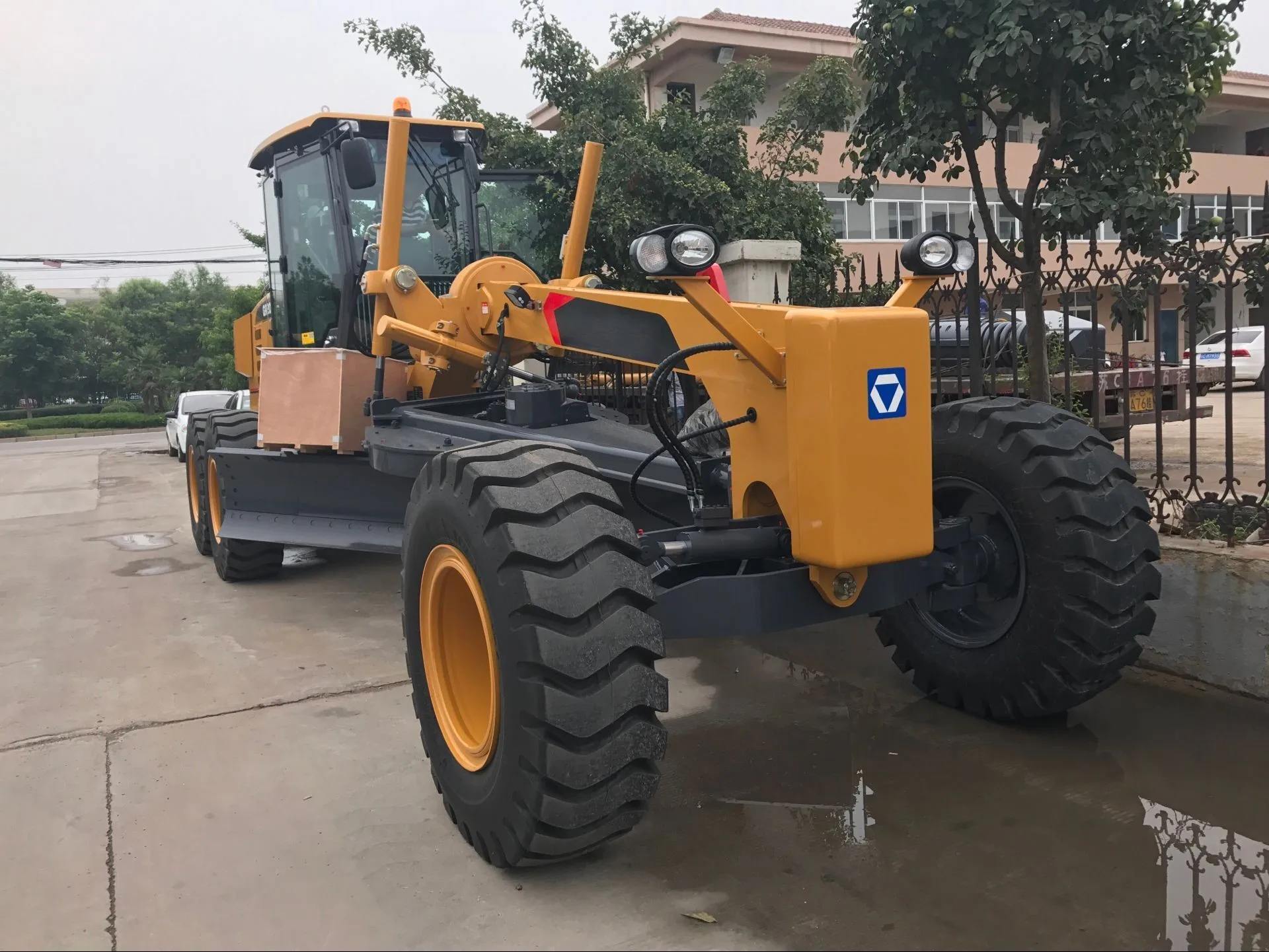 New Road Construction Product 200HP Motor Grader GR2003 With High Performance details