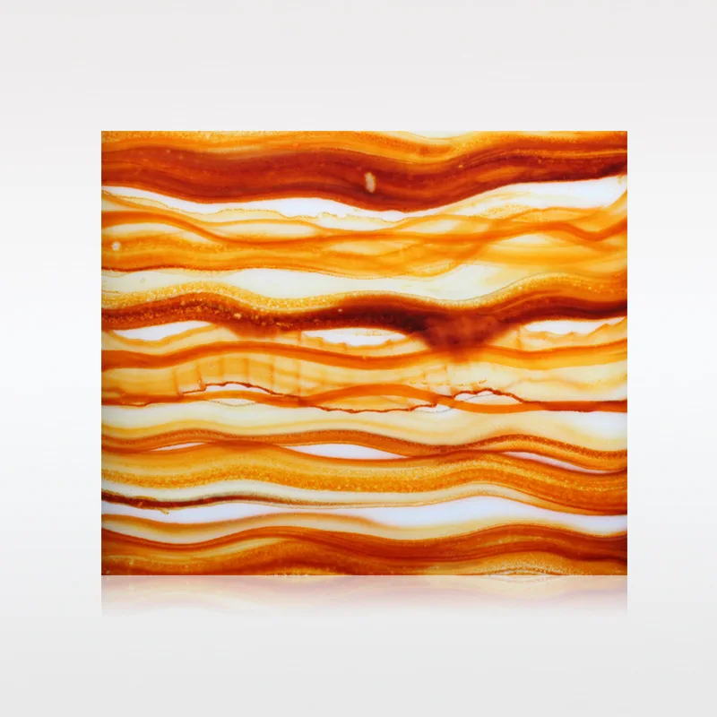 ألواح وتغطيات جدارية اصطناعية شفافة تشبه الأونكس، من الكوارتز المشغول حرارياً وحجر السكاجليولا الاصطناعي، لاستخدامها في الطاولات والفنادق