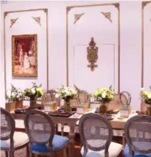 Modern Armrest Dining Chairs for Breakfast bar Coffee Shops Cafeteria Wood Leg Catering Cafe Chairs details