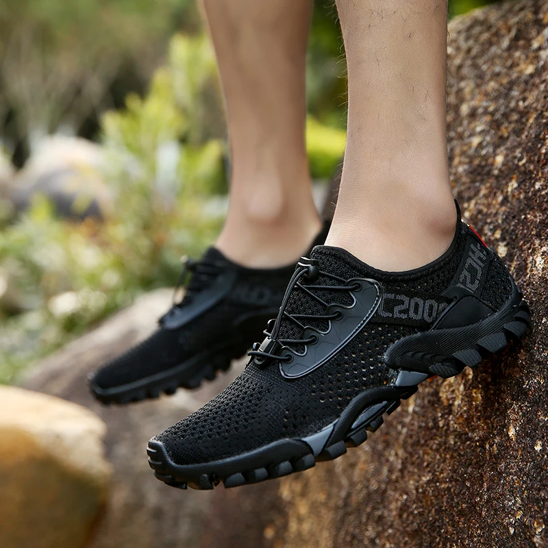 Slip On Upstream Shoes Men Quick Dry Aqua Shoes Breathable Hiking Wading Sneakers Beach Surfing Swimming Water Barefoot Shoes