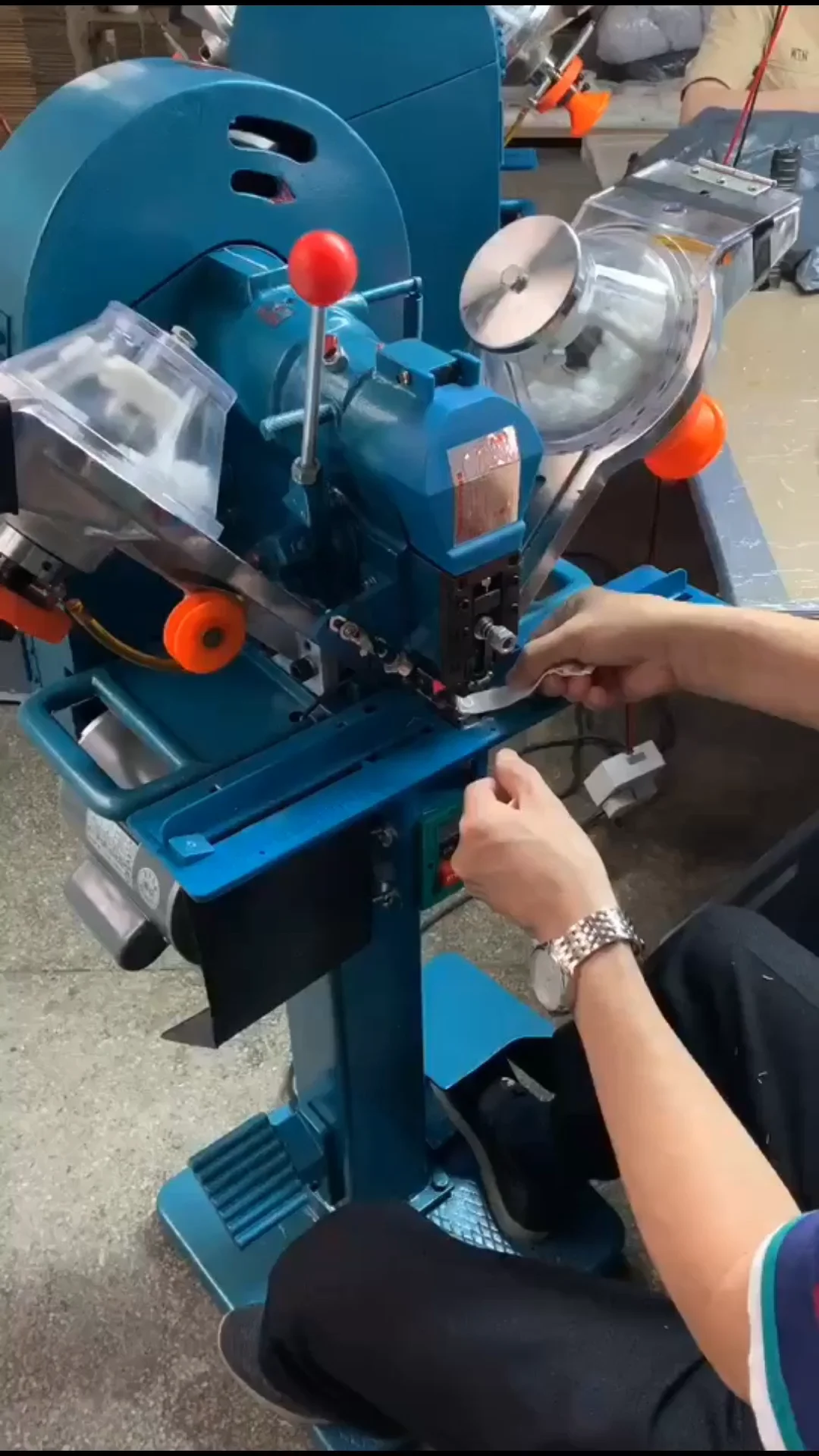 Automatic Metal/plastic Snap Button Attaching Machine Prong Snap