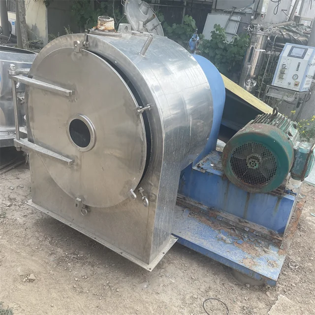 The spiral centrifuge is used for solid-liquid separation of fine chemical products.
