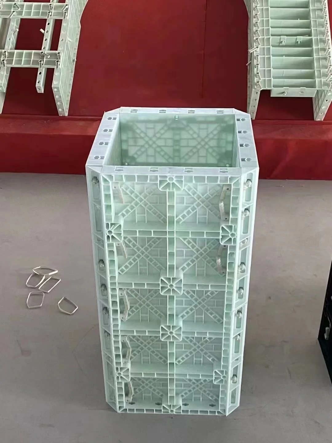 Plastic Formwork Construction Concrete Column/Slab Formwork Made in China with Low Price