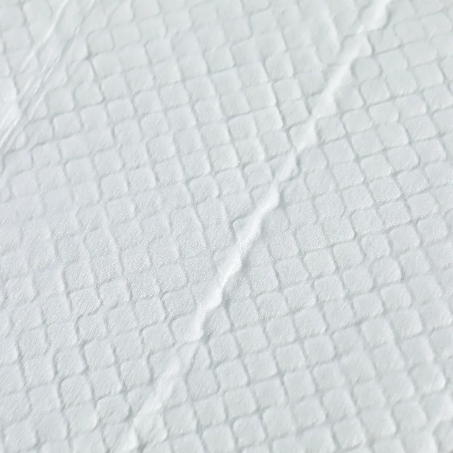 Удобная и мягкая одноразовая подстилка с высокой впитывающей способностью и двумя наклейками на заднем плане