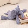 Éléphant de style couché