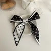 Petit foulard en soie noir papillon