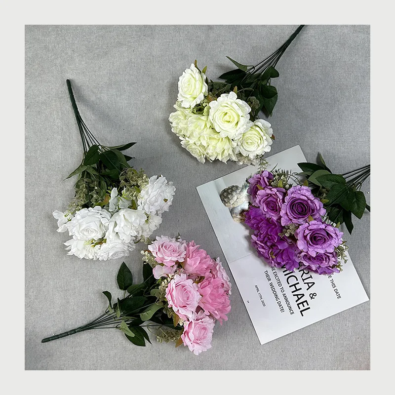 Verhoog enige geleentheid of ruimte met 'n installasie van 'n kunsmatige rooswand