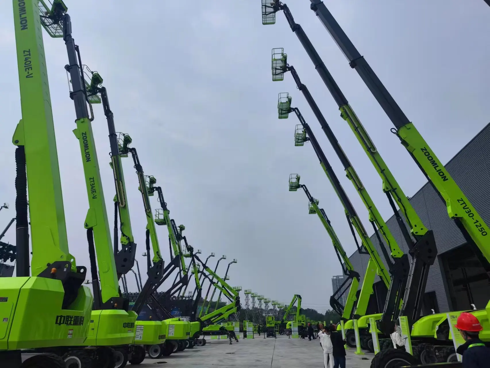 Sany Scc1500a-2 Crawler Crane Used Medium-tonnage Crawler Crane 150 Ton