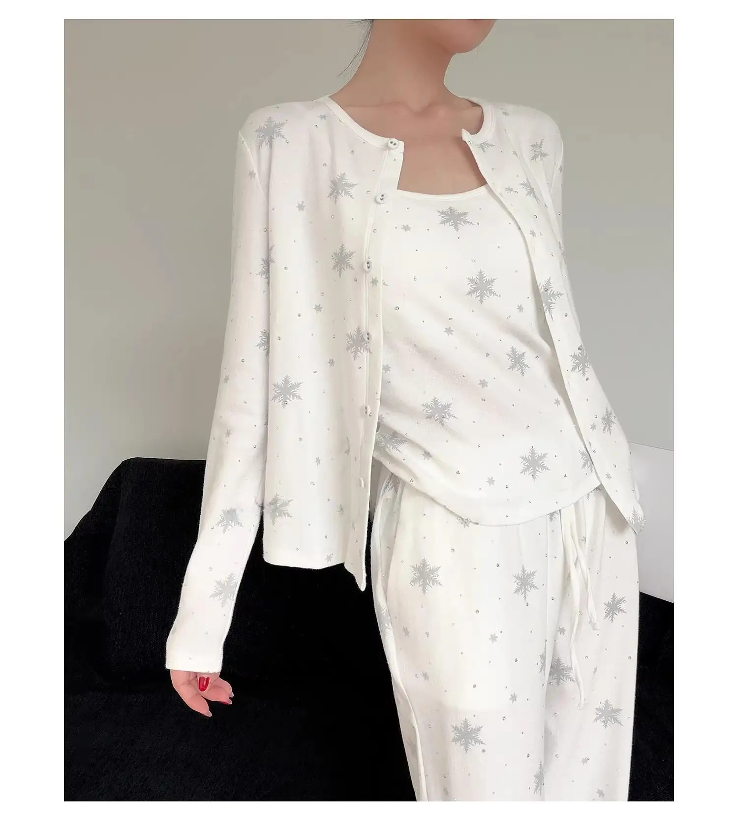 Pajamas Women's New sweet with chest pad Snowflake Hot drilling long sleeve spaghetti-strap three-piece home wear — detail