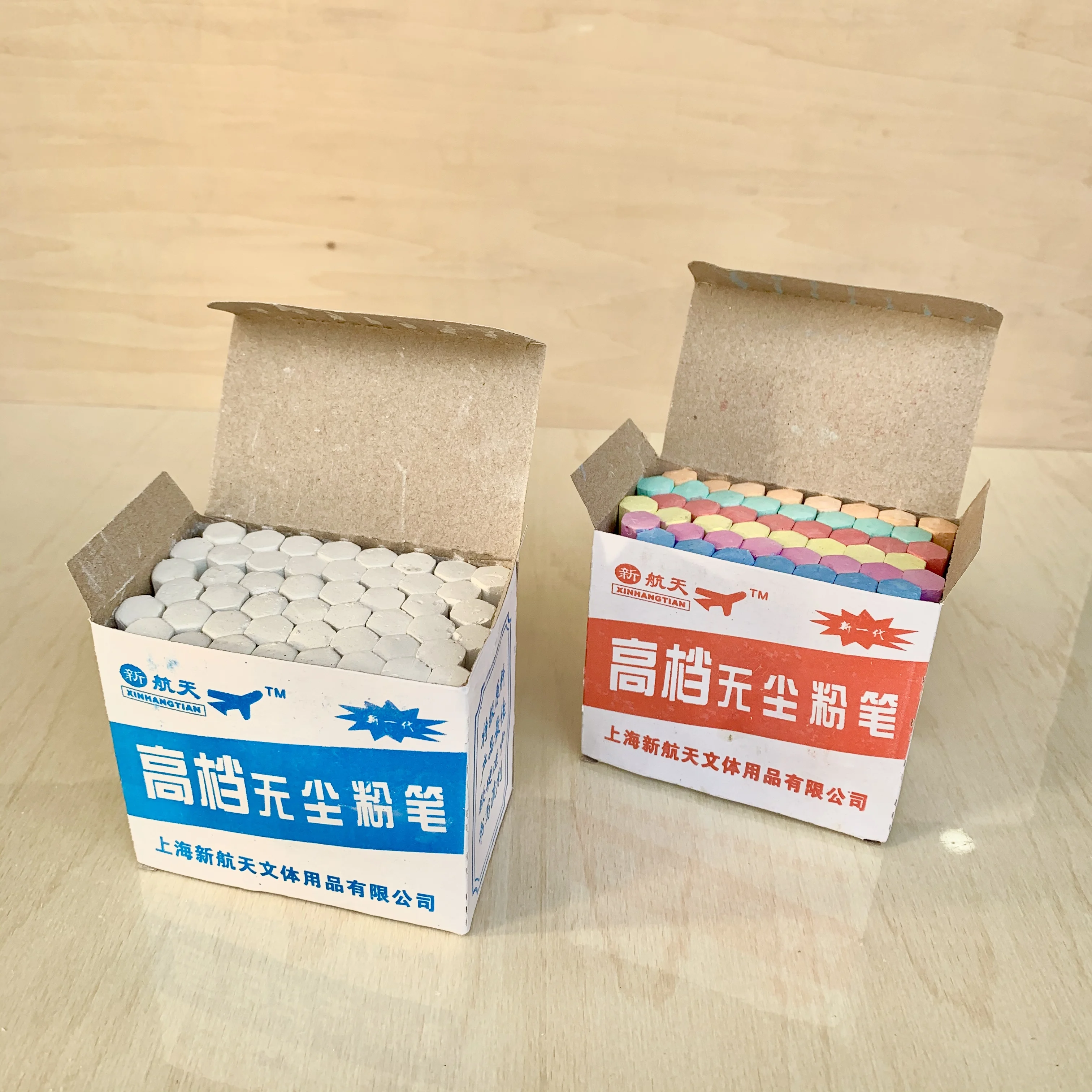 Китайский завод поставляет белый разноцветный чистый мел для доски