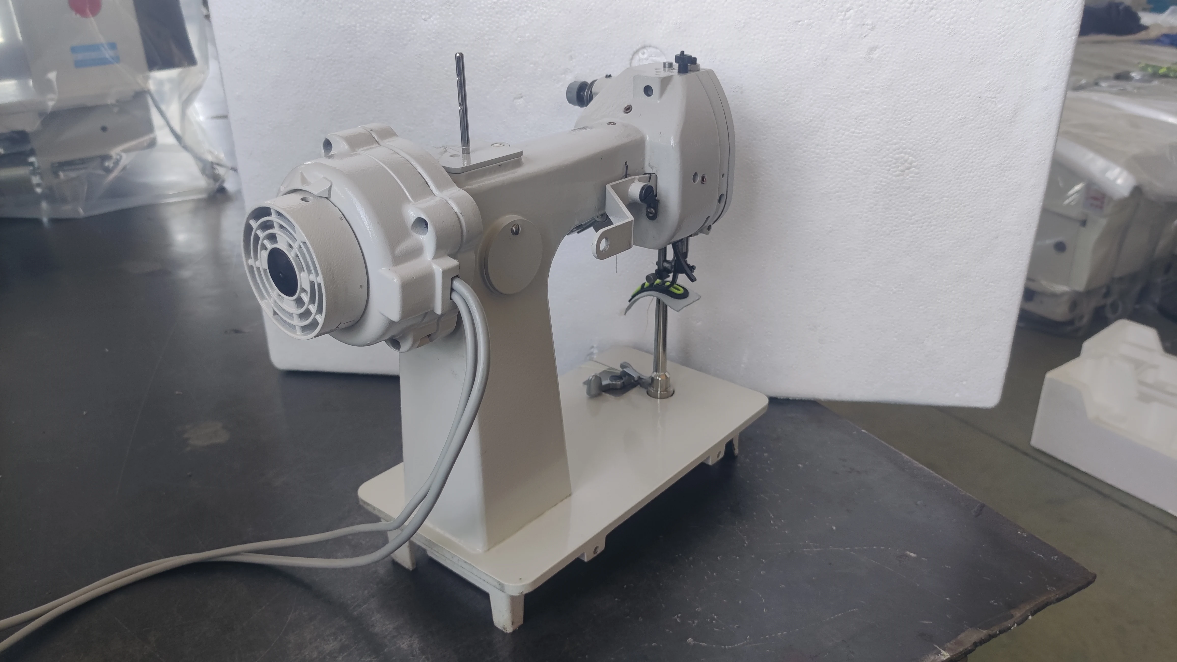 RONMACK RM-620D  Direct Drive Small Bed Post Finger Machine Glove Machine Industrial Glove  Chain Stitch Sewing Machine