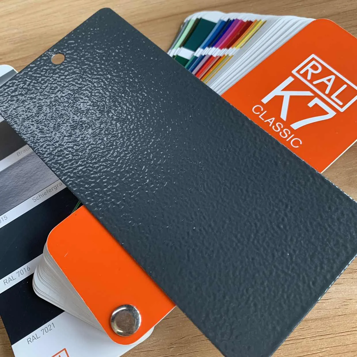 RAL 7016 Anthracite Charcoal Grey Wrinkle Tetxure Hybrid Polyester Powder Coating Paint for Metal Decorate