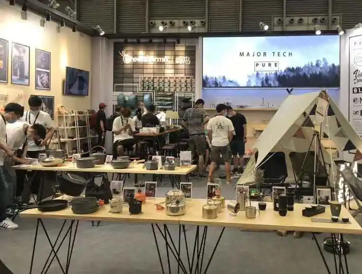 Rain-X 36" Snow Brush Ice Scraper Tool With Curved Handle, Black