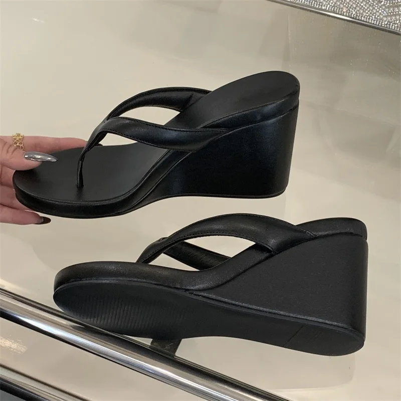 2025 Summer Fashion: Flip Flops with a Southeast Asian Twist