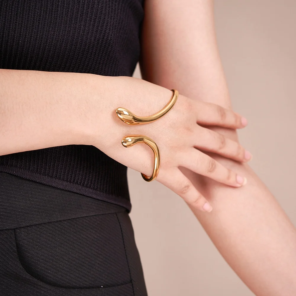 Original Design 18K Gold Plated Brass Jewelry Irregular Droplet Shape Opening Palm Bangle Punk For Women Bracelet B232350