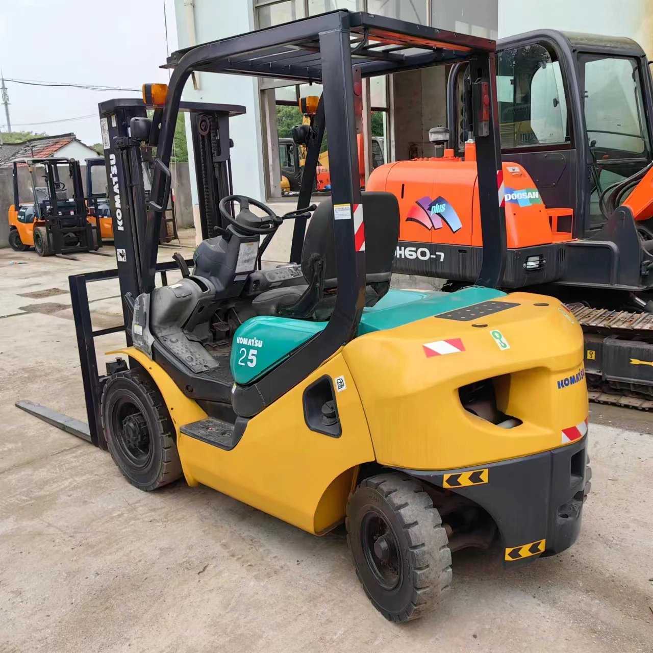 Komatsu Fg25t-16 Forklift - 2.5ton Warehouse Lifting Machine