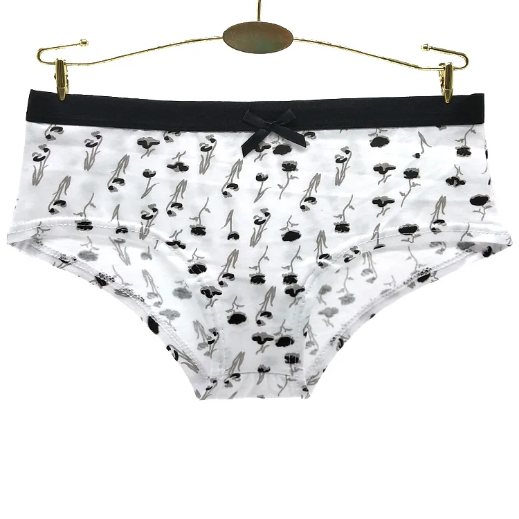 Rus mushuklarini yalash pornosini tomosha qiling. dachada onanizm