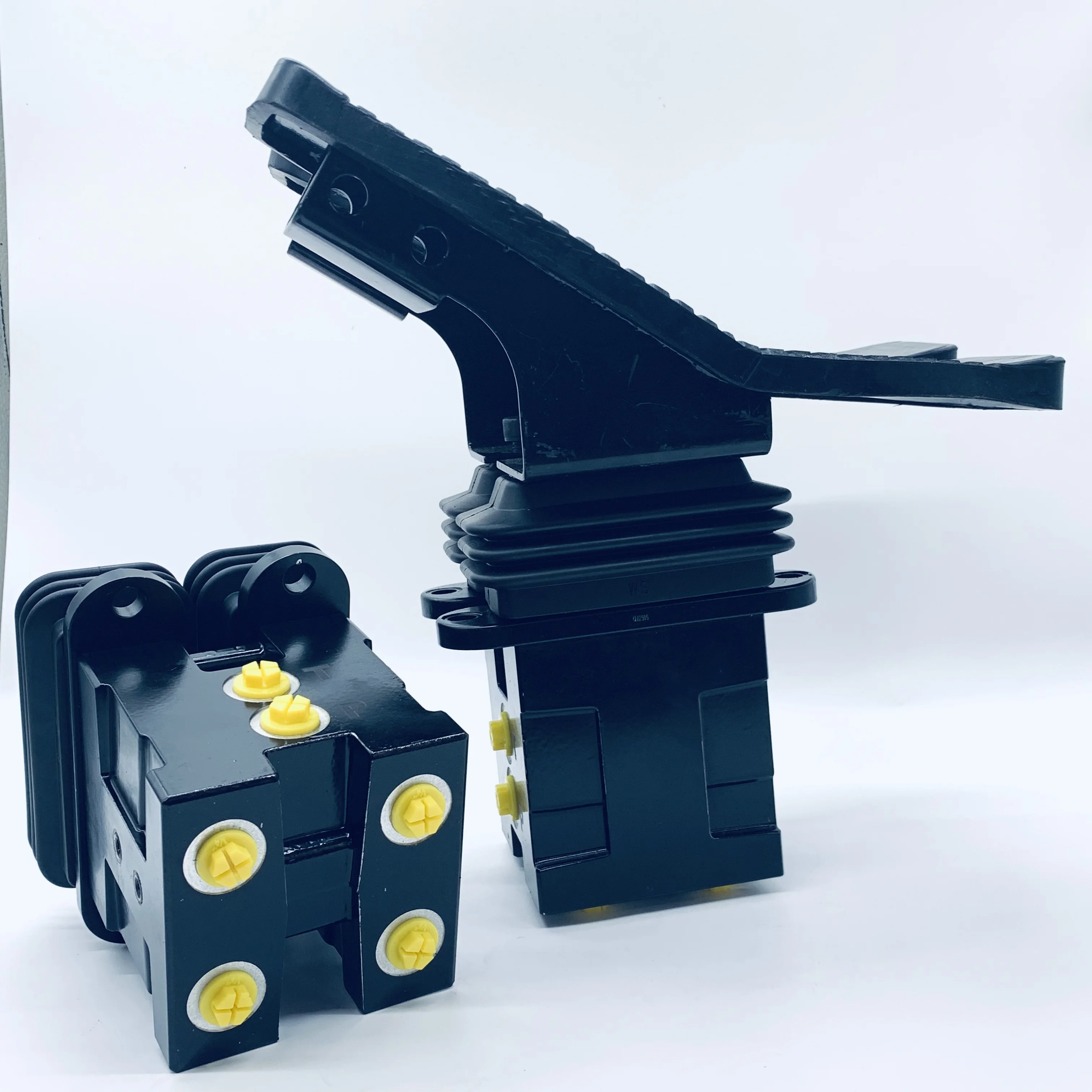 Doosan DH60 DH258 DH300-5-7 Excavator Pedal Foot Parts 420-00030 31N1-20020 14515047 14612097 Construction Machinery Parts