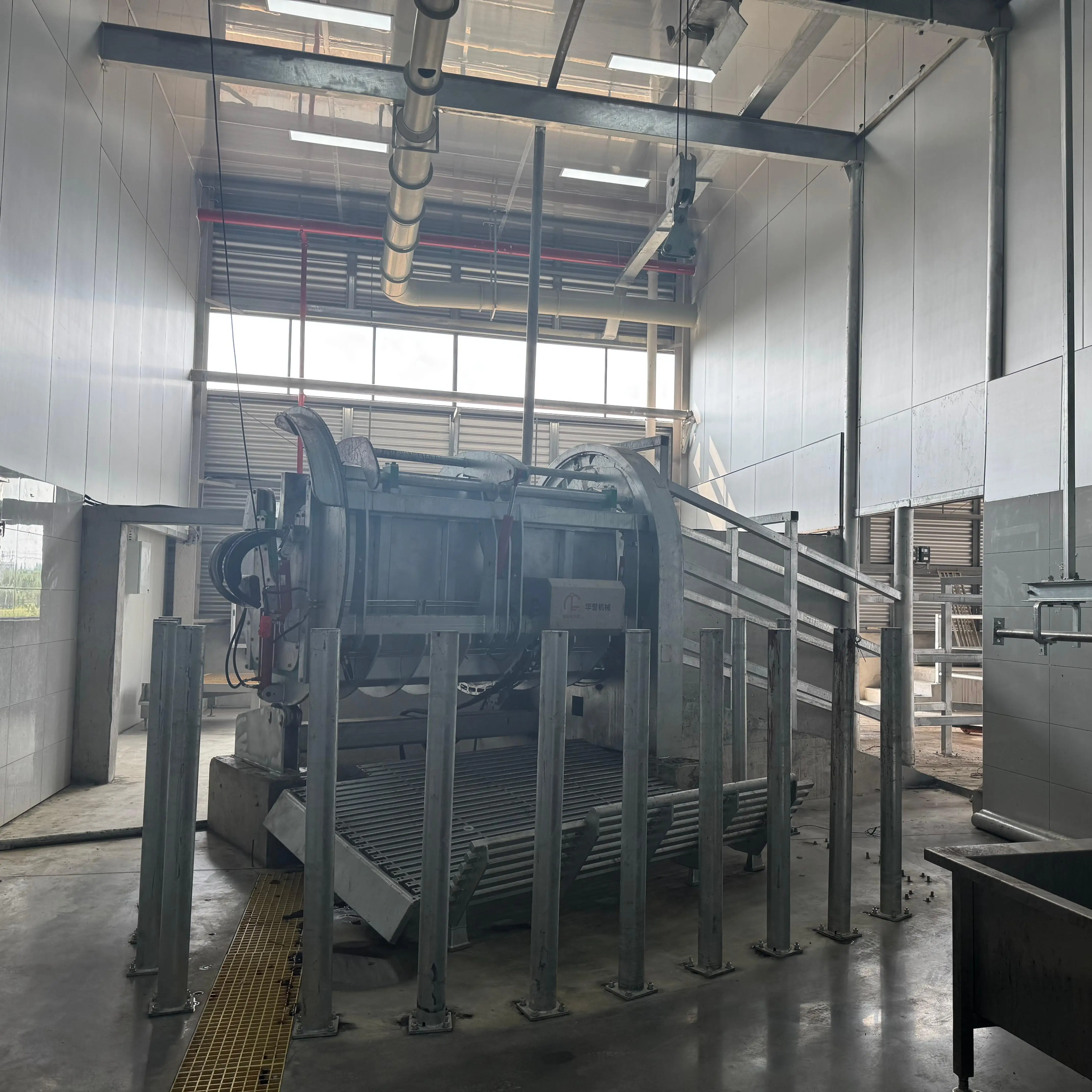 Professional pneumatic halal rotary slaughter box for humane and safe cattle processing