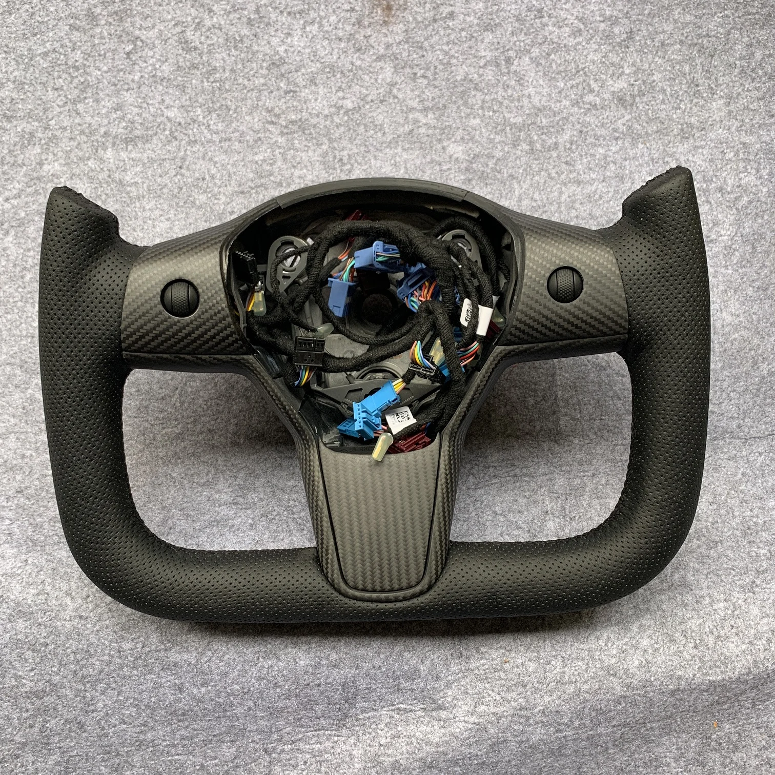 Flat bottom gloss carbon fiber steering wheel suitable for Audi B7 A5 S5 with black perforated leather sides yellow stripe