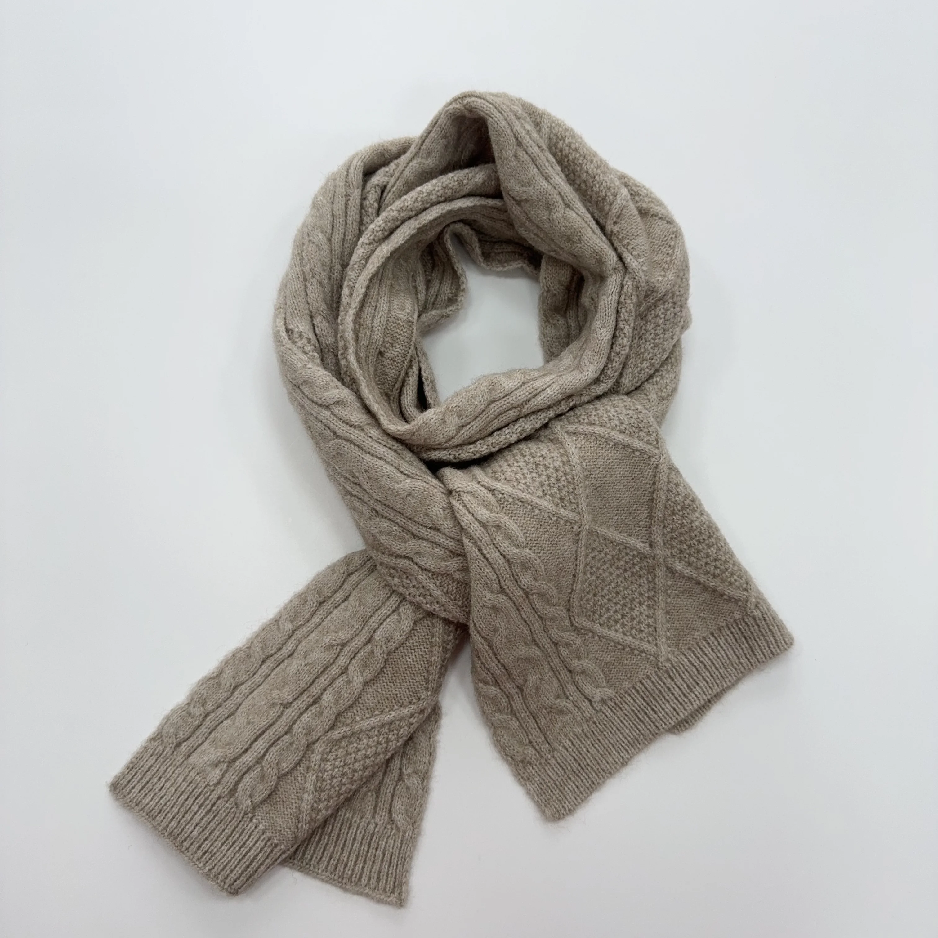 Зимний вязаный шарф унисекс с классическим ромбовидным узором модный и красивый подходит для нескольких случаев